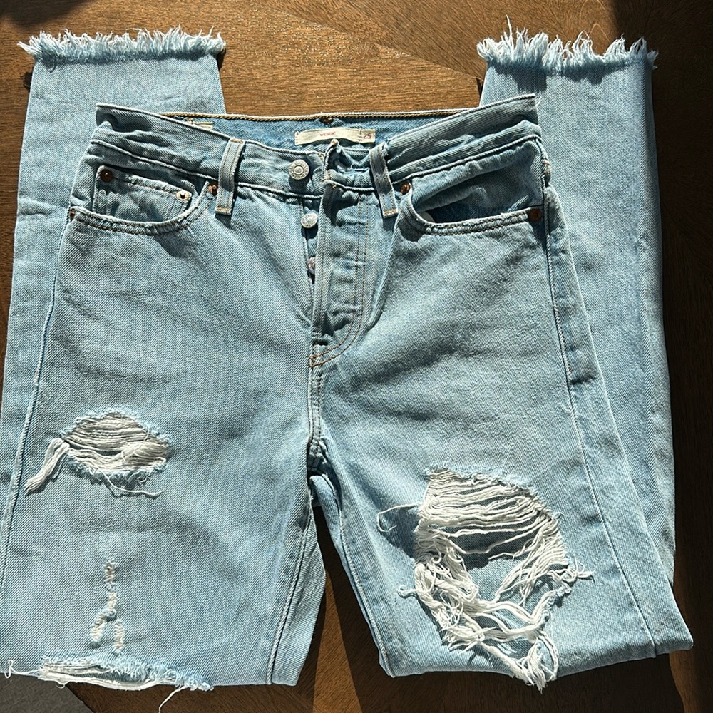 Levi’s PREMIUM WEDGIE FIT size 25 lighter wash
